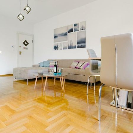 Bright 2 Bedrooms Apt. In The Heart Of Athens W Stunning Views To Acropolis Exterior photo